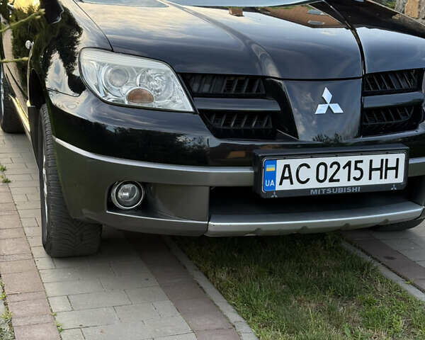 Черный Мицубиси Аутлендер, объемом двигателя 2 л и пробегом 212 тыс. км за 7400 $, фото 1 на Automoto.ua