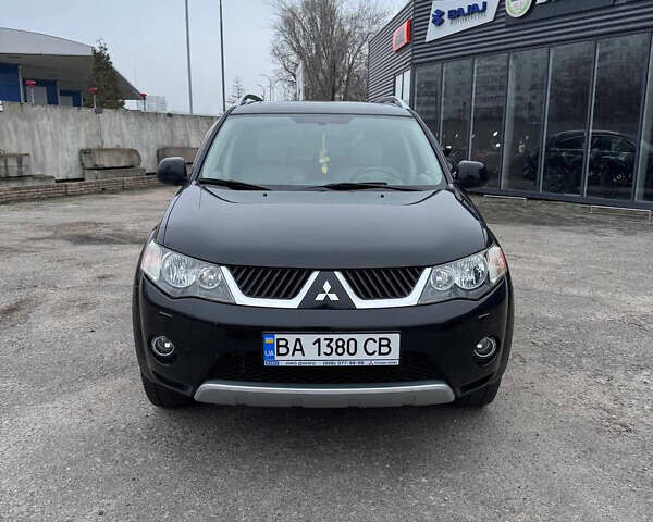 Черный Мицубиси Аутлендер, объемом двигателя 3 л и пробегом 202 тыс. км за 9999 $, фото 1 на Automoto.ua