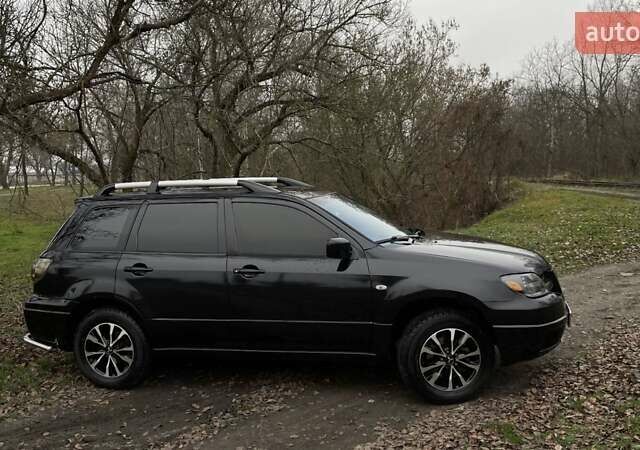 Черный Мицубиси Аутлендер, объемом двигателя 2.38 л и пробегом 215 тыс. км за 5800 $, фото 1 на Automoto.ua