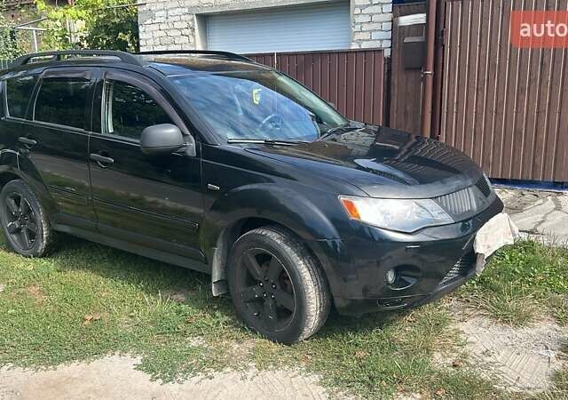 Черный Мицубиси Аутлендер, объемом двигателя 3 л и пробегом 257 тыс. км за 9200 $, фото 1 на Automoto.ua