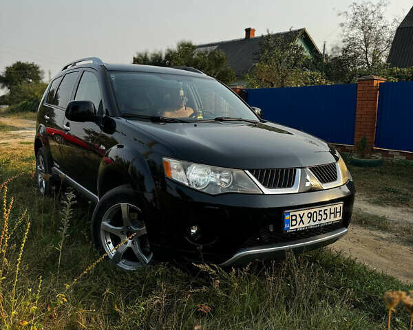 Черный Мицубиси Аутлендер, объемом двигателя 2 л и пробегом 200 тыс. км за 7700 $, фото 1 на Automoto.ua