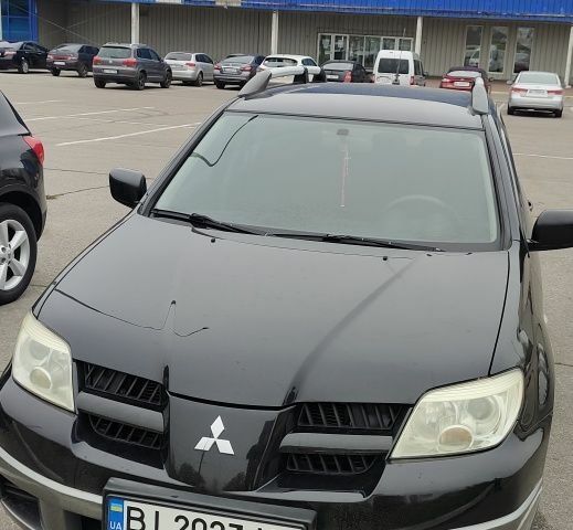 Чорний Міцубісі Аутлендер, об'ємом двигуна 2 л та пробігом 175 тис. км за 7800 $, фото 1 на Automoto.ua