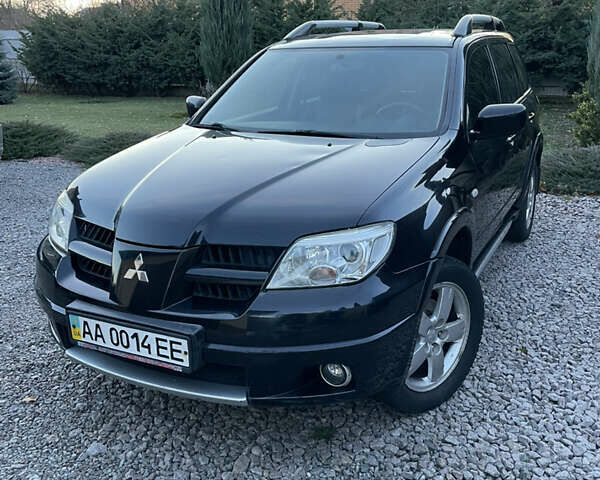Черный Мицубиси Аутлендер, объемом двигателя 2.38 л и пробегом 118 тыс. км за 6850 $, фото 1 на Automoto.ua