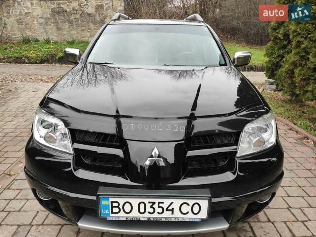 Черный Мицубиси Аутлендер, объемом двигателя 2 л и пробегом 180 тыс. км за 6000 $, фото 1 на Automoto.ua