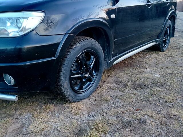 Чорний Міцубісі Аутлендер, об'ємом двигуна 2.4 л та пробігом 272 тис. км за 5700 $, фото 1 на Automoto.ua