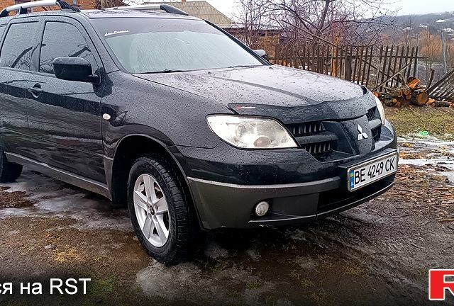 Черный Мицубиси Аутлендер, объемом двигателя 2 л и пробегом 250 тыс. км за 5850 $, фото 1 на Automoto.ua