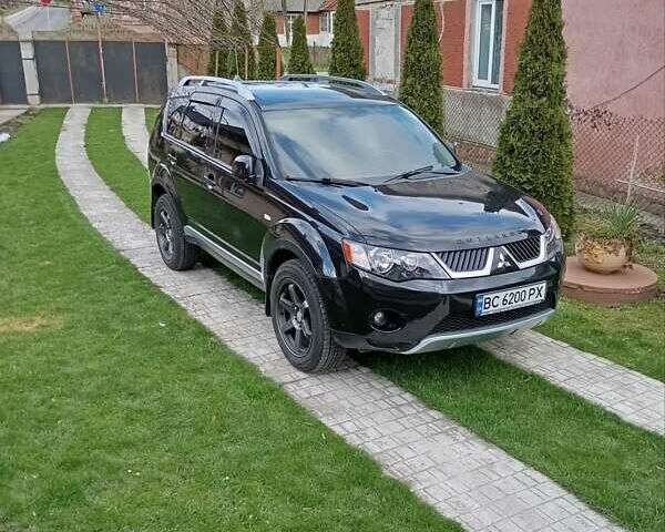 Черный Мицубиси Аутлендер, объемом двигателя 2.35 л и пробегом 245 тыс. км за 8000 $, фото 1 на Automoto.ua