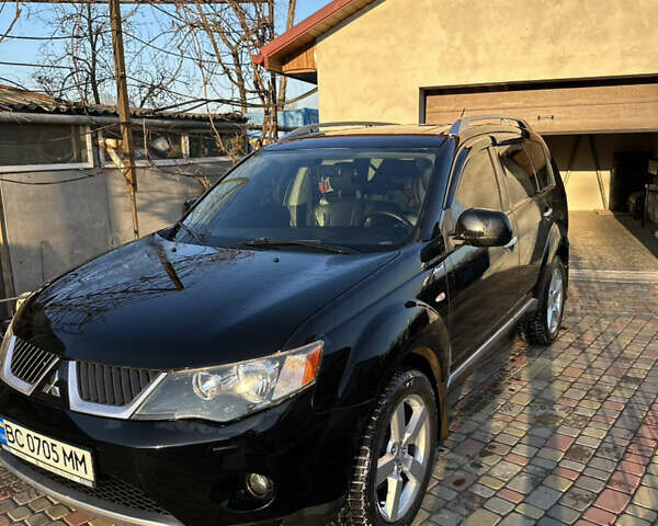 Черный Мицубиси Аутлендер, объемом двигателя 2.36 л и пробегом 253 тыс. км за 9600 $, фото 1 на Automoto.ua