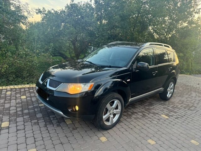Черный Мицубиси Аутлендер, объемом двигателя 2 л и пробегом 260 тыс. км за 3850 $, фото 1 на Automoto.ua
