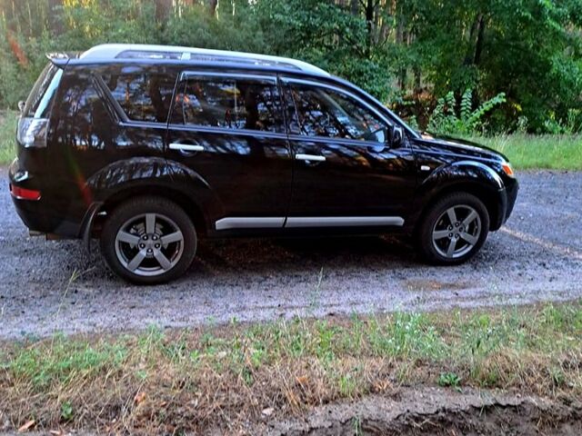 Черный Мицубиси Аутлендер, объемом двигателя 2.4 л и пробегом 241 тыс. км за 9300 $, фото 1 на Automoto.ua