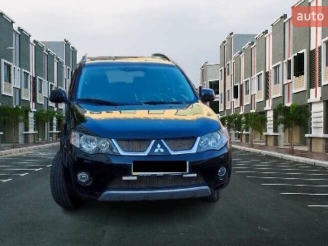 Черный Мицубиси Аутлендер, объемом двигателя 2.36 л и пробегом 246 тыс. км за 9700 $, фото 1 на Automoto.ua