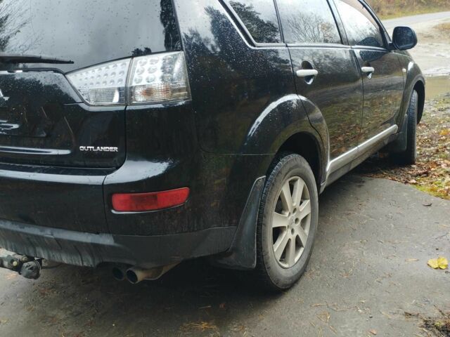 Черный Мицубиси Аутлендер, объемом двигателя 2 л и пробегом 242 тыс. км за 5500 $, фото 1 на Automoto.ua