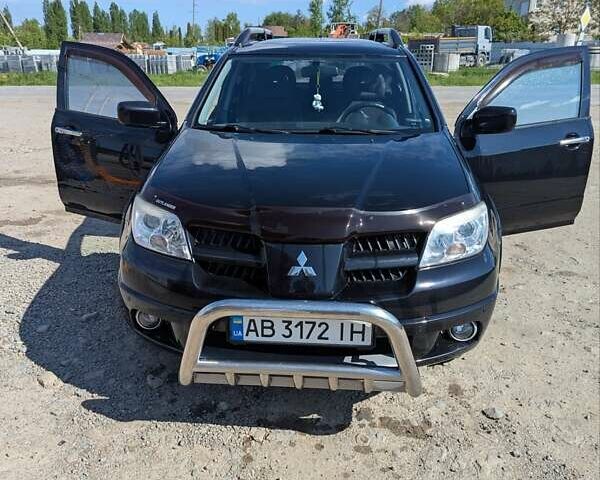 Черный Мицубиси Аутлендер, объемом двигателя 2 л и пробегом 189 тыс. км за 7100 $, фото 1 на Automoto.ua