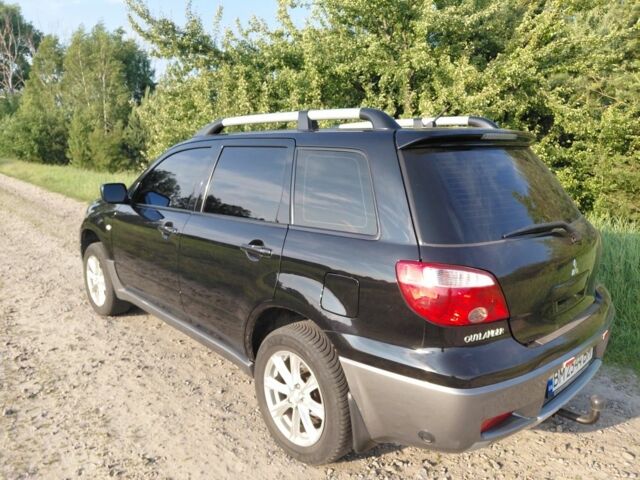 Черный Мицубиси Аутлендер, объемом двигателя 2 л и пробегом 143 тыс. км за 7800 $, фото 1 на Automoto.ua