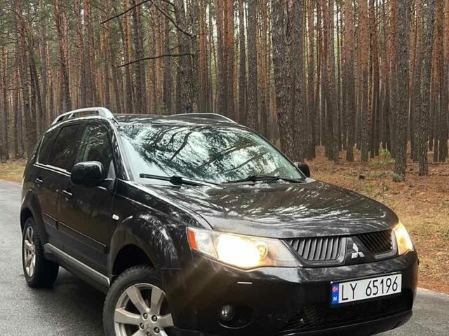 Черный Мицубиси Аутлендер, объемом двигателя 2 л и пробегом 280 тыс. км за 4500 $, фото 1 на Automoto.ua