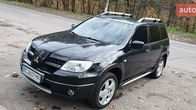 Чорний Міцубісі Аутлендер, об'ємом двигуна 2 л та пробігом 160 тис. км за 8500 $, фото 1 на Automoto.ua