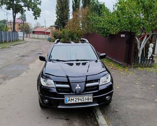 Черный Мицубиси Аутлендер, объемом двигателя 2 л и пробегом 223 тыс. км за 7200 $, фото 1 на Automoto.ua
