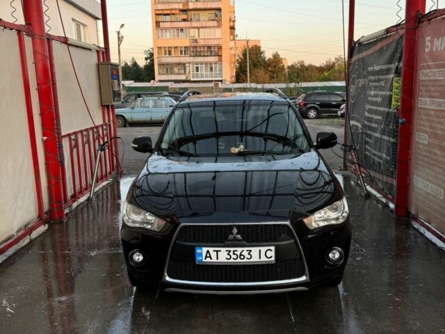 Черный Мицубиси Аутлендер, объемом двигателя 0 л и пробегом 215 тыс. км за 9500 $, фото 1 на Automoto.ua