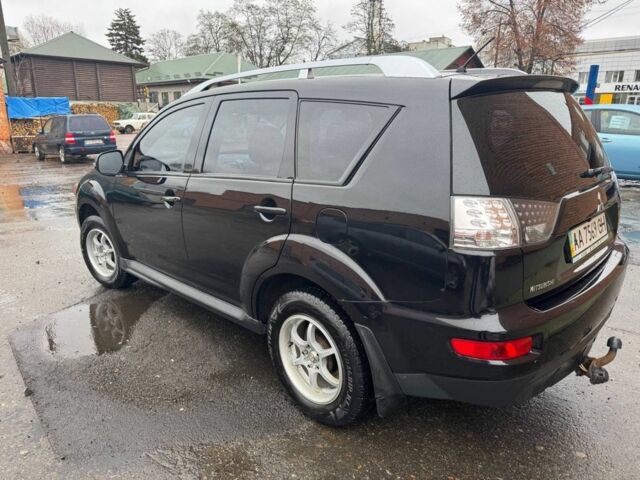 Черный Мицубиси Аутлендер, объемом двигателя 2.4 л и пробегом 305 тыс. км за 10000 $, фото 1 на Automoto.ua