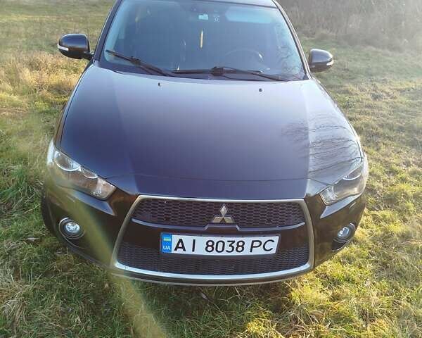 Черный Мицубиси Аутлендер, объемом двигателя 2 л и пробегом 261 тыс. км за 9700 $, фото 1 на Automoto.ua