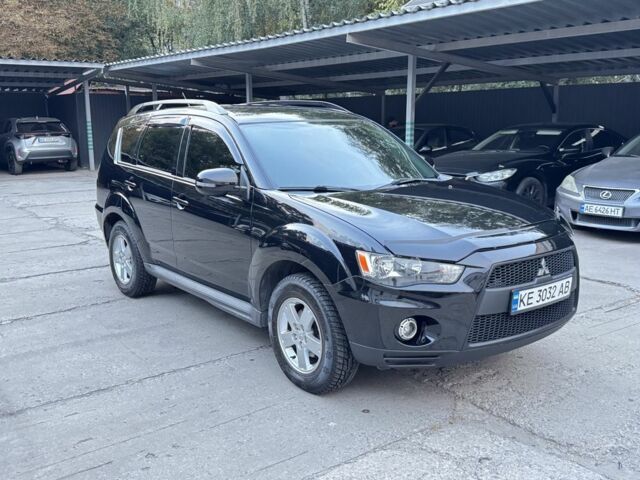 Черный Мицубиси Аутлендер, объемом двигателя 2 л и пробегом 150 тыс. км за 10200 $, фото 1 на Automoto.ua