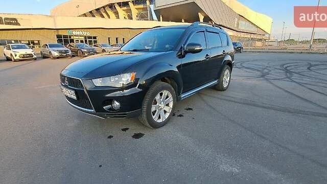 Черный Мицубиси Аутлендер, объемом двигателя 2.36 л и пробегом 285 тыс. км за 11300 $, фото 1 на Automoto.ua