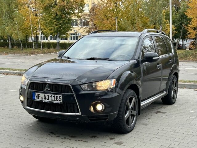 Черный Мицубиси Аутлендер, объемом двигателя 2 л и пробегом 250 тыс. км за 4850 $, фото 1 на Automoto.ua