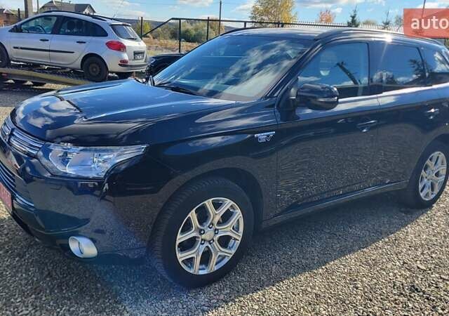 Чорний Міцубісі Аутлендер, об'ємом двигуна 2 л та пробігом 237 тис. км за 13800 $, фото 1 на Automoto.ua