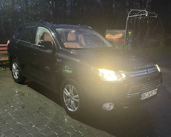 Черный Мицубиси Аутлендер, объемом двигателя 2 л и пробегом 206 тыс. км за 14500 $, фото 1 на Automoto.ua