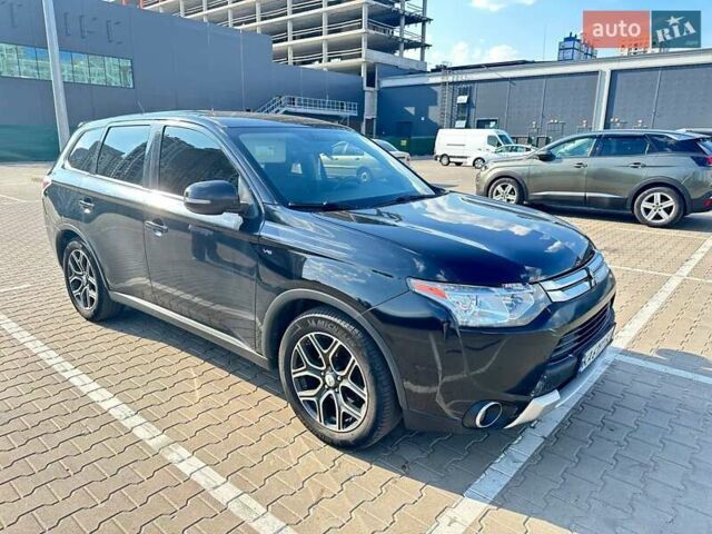 Черный Мицубиси Аутлендер, объемом двигателя 3 л и пробегом 156 тыс. км за 14300 $, фото 1 на Automoto.ua