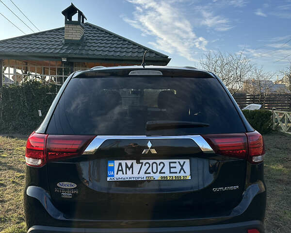 Черный Мицубиси Аутлендер, объемом двигателя 2.36 л и пробегом 144 тыс. км за 15300 $, фото 1 на Automoto.ua
