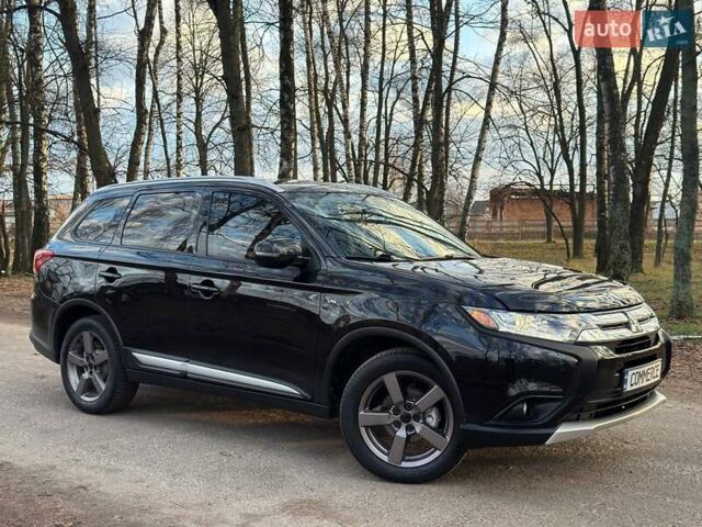 Черный Мицубиси Аутлендер, объемом двигателя 3 л и пробегом 99 тыс. км за 15800 $, фото 1 на Automoto.ua