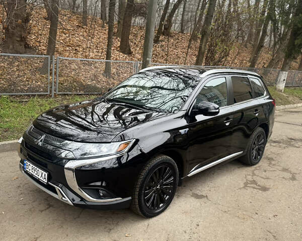 Черный Мицубиси Аутлендер, объемом двигателя 2 л и пробегом 148 тыс. км за 21800 $, фото 1 на Automoto.ua