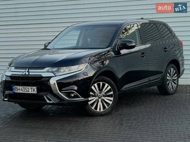 Черный Мицубиси Аутлендер, объемом двигателя 2.4 л и пробегом 53 тыс. км за 17000 $, фото 1 на Automoto.ua