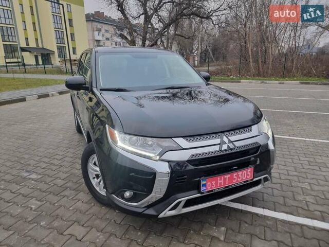 Черный Мицубиси Аутлендер, объемом двигателя 2.36 л и пробегом 127 тыс. км за 20800 $, фото 1 на Automoto.ua