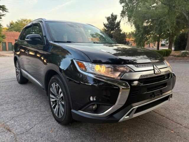 Черный Мицубиси Аутлендер, объемом двигателя 2.4 л и пробегом 49 тыс. км за 12400 $, фото 1 на Automoto.ua