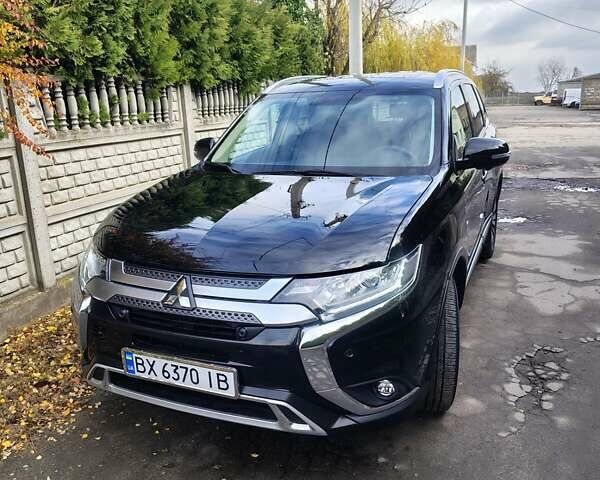 Черный Мицубиси Аутлендер, объемом двигателя 2.36 л и пробегом 50 тыс. км за 21000 $, фото 1 на Automoto.ua