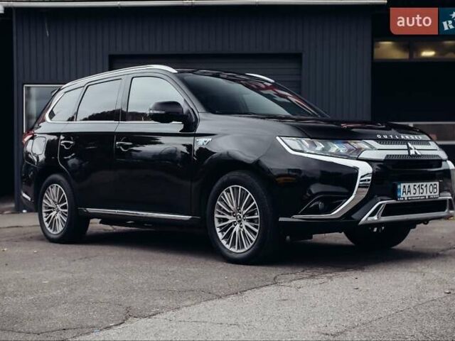 Черный Мицубиси Аутлендер, объемом двигателя 2.36 л и пробегом 110 тыс. км за 28900 $, фото 1 на Automoto.ua