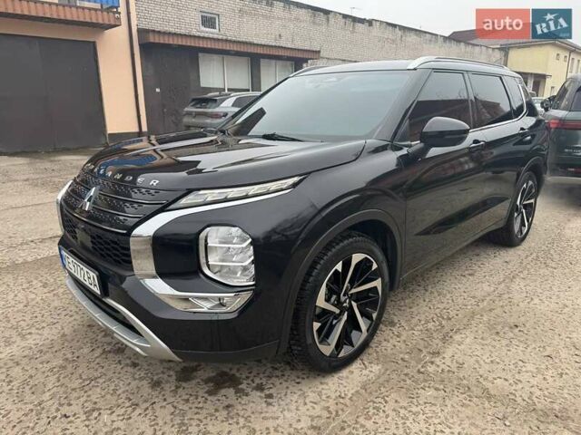 Черный Мицубиси Аутлендер, объемом двигателя 2.49 л и пробегом 87 тыс. км за 27100 $, фото 1 на Automoto.ua