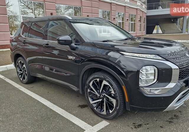 Черный Мицубиси Аутлендер, объемом двигателя 2.36 л и пробегом 60 тыс. км за 35500 $, фото 1 на Automoto.ua