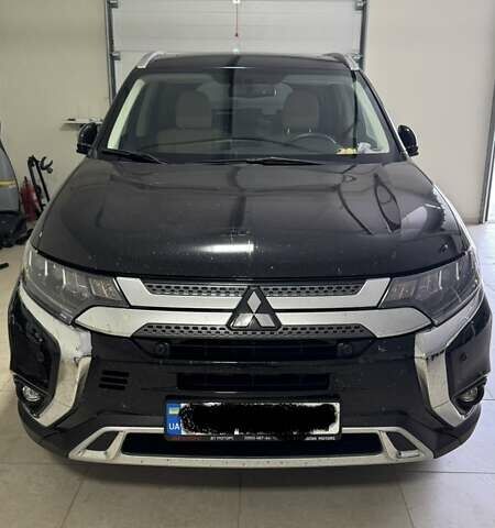 Черный Мицубиси Аутлендер, объемом двигателя 2.36 л и пробегом 60 тыс. км за 25000 $, фото 1 на Automoto.ua