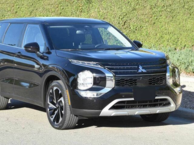 Чорний Міцубісі Аутлендер, об'ємом двигуна 2.4 л та пробігом 16 тис. км за 25500 $, фото 1 на Automoto.ua