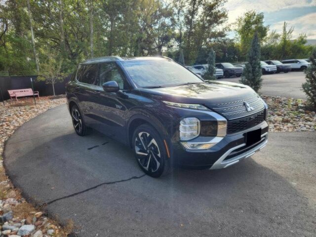 Черный Мицубиси Аутлендер, объемом двигателя 2.4 л и пробегом 26 тыс. км за 14200 $, фото 1 на Automoto.ua