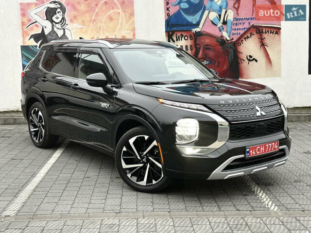 Черный Мицубиси Аутлендер, объемом двигателя 2.4 л и пробегом 56 тыс. км за 37300 $, фото 1 на Automoto.ua