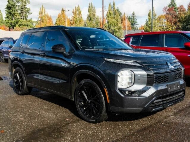 Черный Мицубиси Аутлендер, объемом двигателя 2.4 л и пробегом 6 тыс. км за 15200 $, фото 1 на Automoto.ua