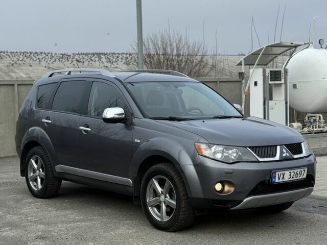 Коричневый Мицубиси Аутлендер, объемом двигателя 0 л и пробегом 300 тыс. км за 4750 $, фото 1 на Automoto.ua