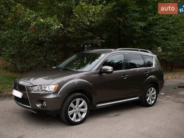 Коричневий Міцубісі Аутлендер, об'ємом двигуна 2.2 л та пробігом 224 тис. км за 10700 $, фото 1 на Automoto.ua