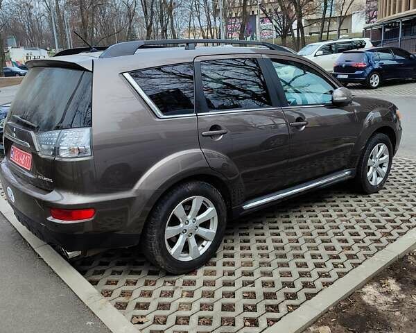 Коричневый Мицубиси Аутлендер, объемом двигателя 2.2 л и пробегом 210 тыс. км за 11500 $, фото 1 на Automoto.ua