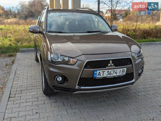 Коричневый Мицубиси Аутлендер, объемом двигателя 2.27 л и пробегом 242 тыс. км за 10900 $, фото 1 на Automoto.ua