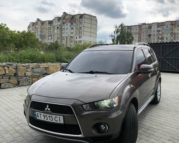 Коричневий Міцубісі Аутлендер, об'ємом двигуна 2.3 л та пробігом 250 тис. км за 11800 $, фото 1 на Automoto.ua